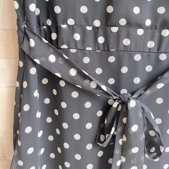 Polka dot frill dress with back tie up - Picture 4 of 4